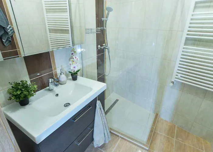 Pisztacia Apartman דירה