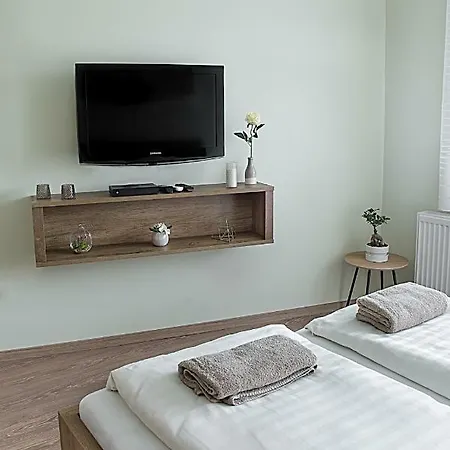 Pisztácia Apartman Apartman *